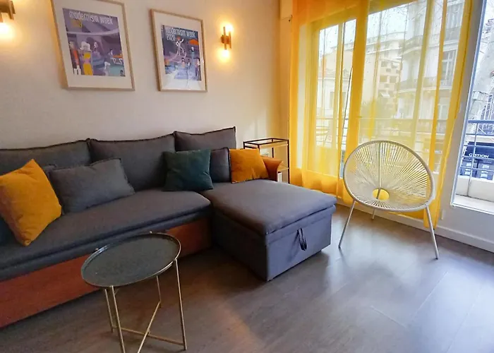Palais Carnot With Balcony And A C شقة *